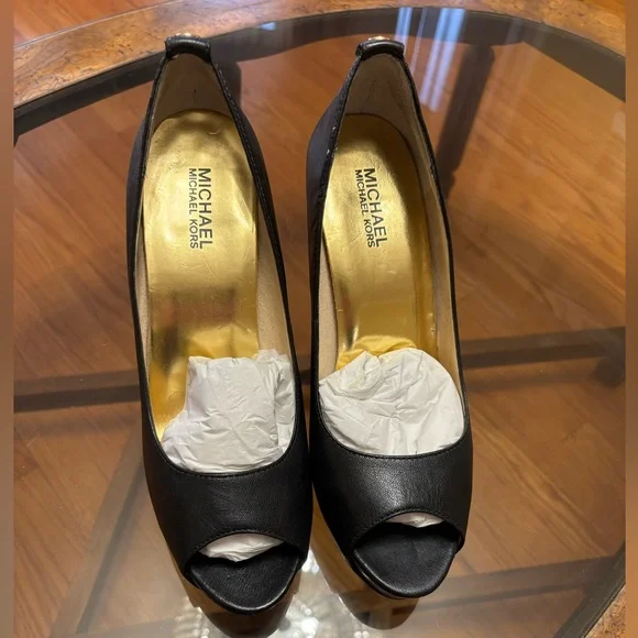 Michael Kors Women's Black Courts - Picture 1 of 6